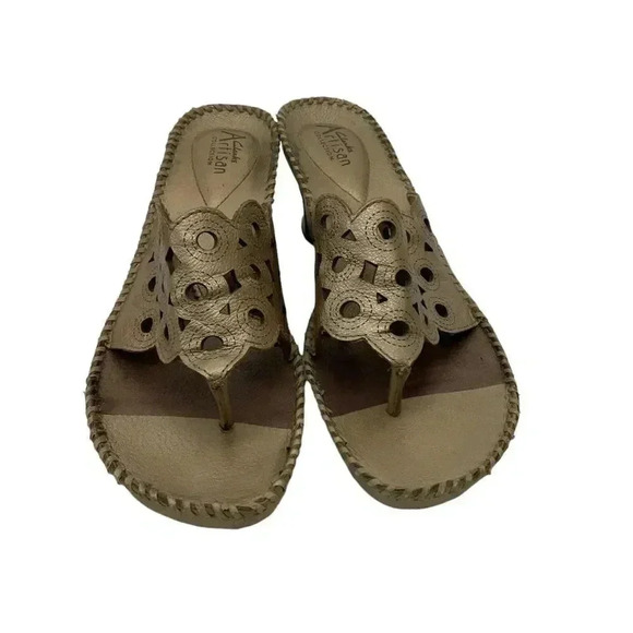 Clarks Artisan Size 9 M Leather Cut Out Thong Style Wedges Sandals Metallic Gold - Picture 3 of 9